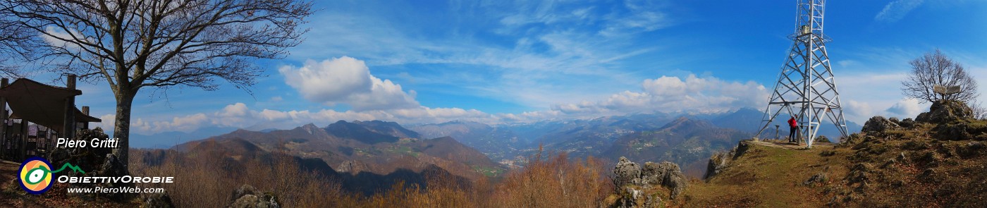 63 Impagabile la vista panoramica dal Monte Zucco.jpg